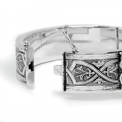 Celtic Bangle with buckle