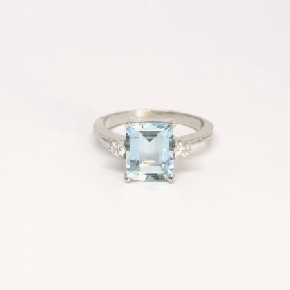 Aquamarine and Diamond Gold Ring